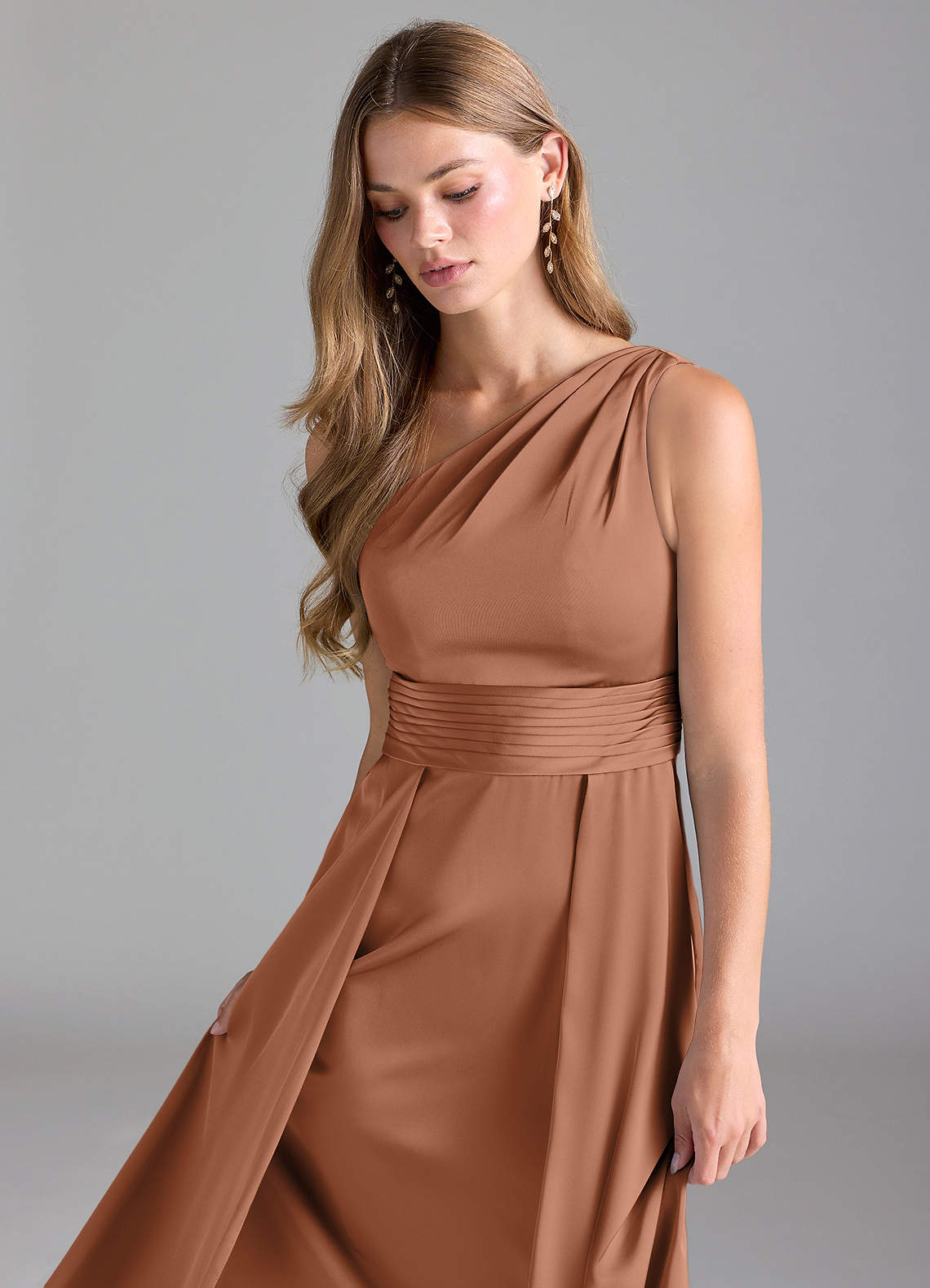 Azazie Dallas Probar vestidos en casa Vestido de Agave de Satén Elástico de Corte en A con Hombro unilateral image5