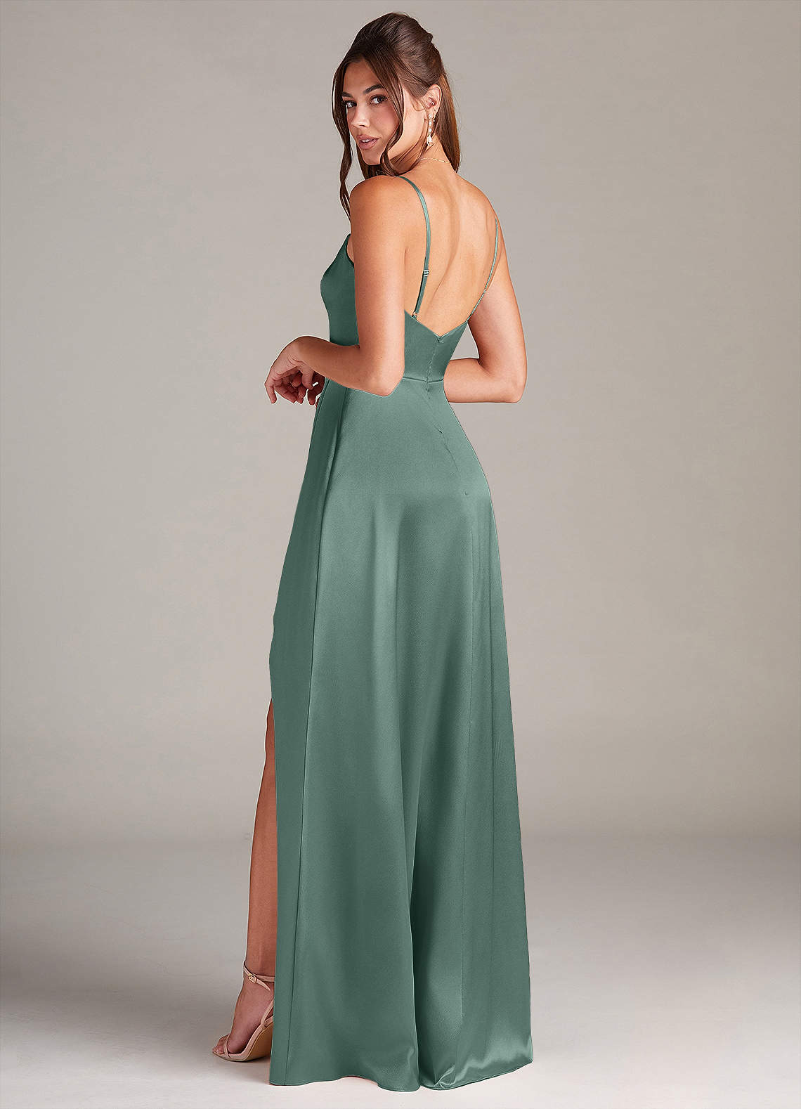 Azazie Sarella Robes de demoiselle d'honneur Robe Trapèze en Satin extensible Plissée Eucalyptus image3