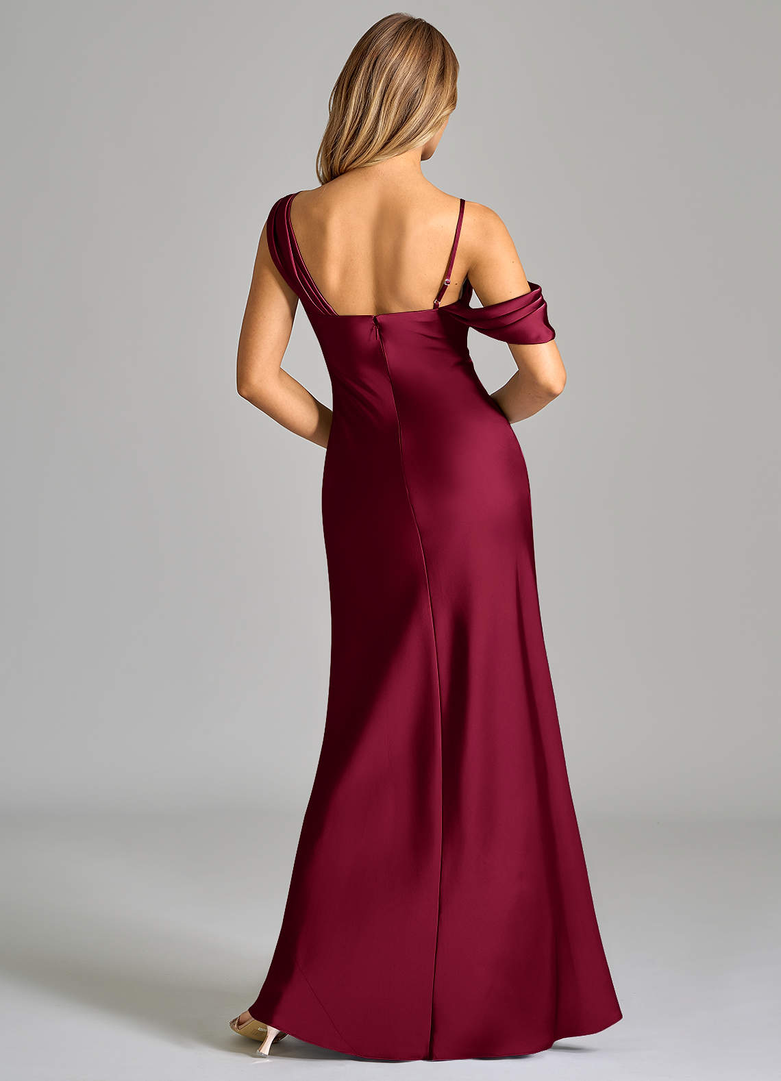 Azazie Celina Vestidos de madrinha de casamento Vestir Borgonha de Cetim elástico de Bainha com Fora do ombro image1