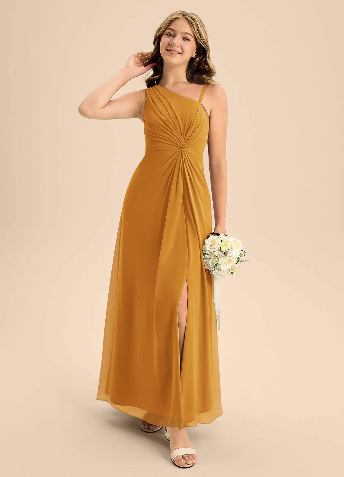 Azazie Brooke Junior Abito A-Line in Chiffon Spacco Laterale Caramello image1