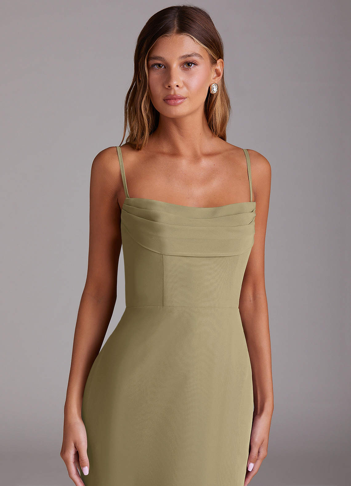 Azazie Saige Vestidos de madrinha de casamento Vestido Musgo Verde de Chiffon de Linha A com Fora do ombro image1