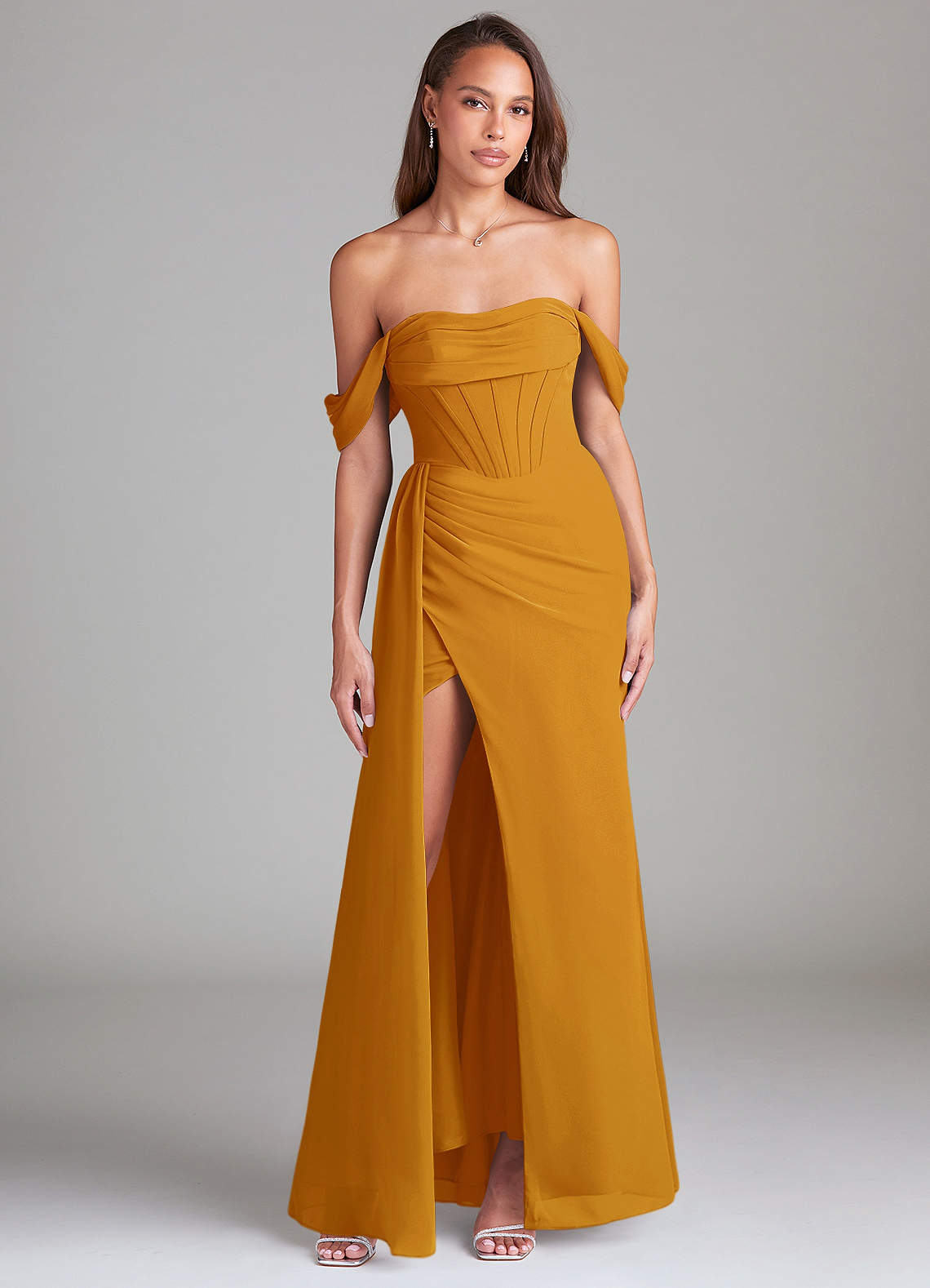 Azazie Amyra Jurken voor bruidsmeisjes Converteerbaar Jurk van Chiffon met Kolom Off the Shoulder Boterbabbelaar image1