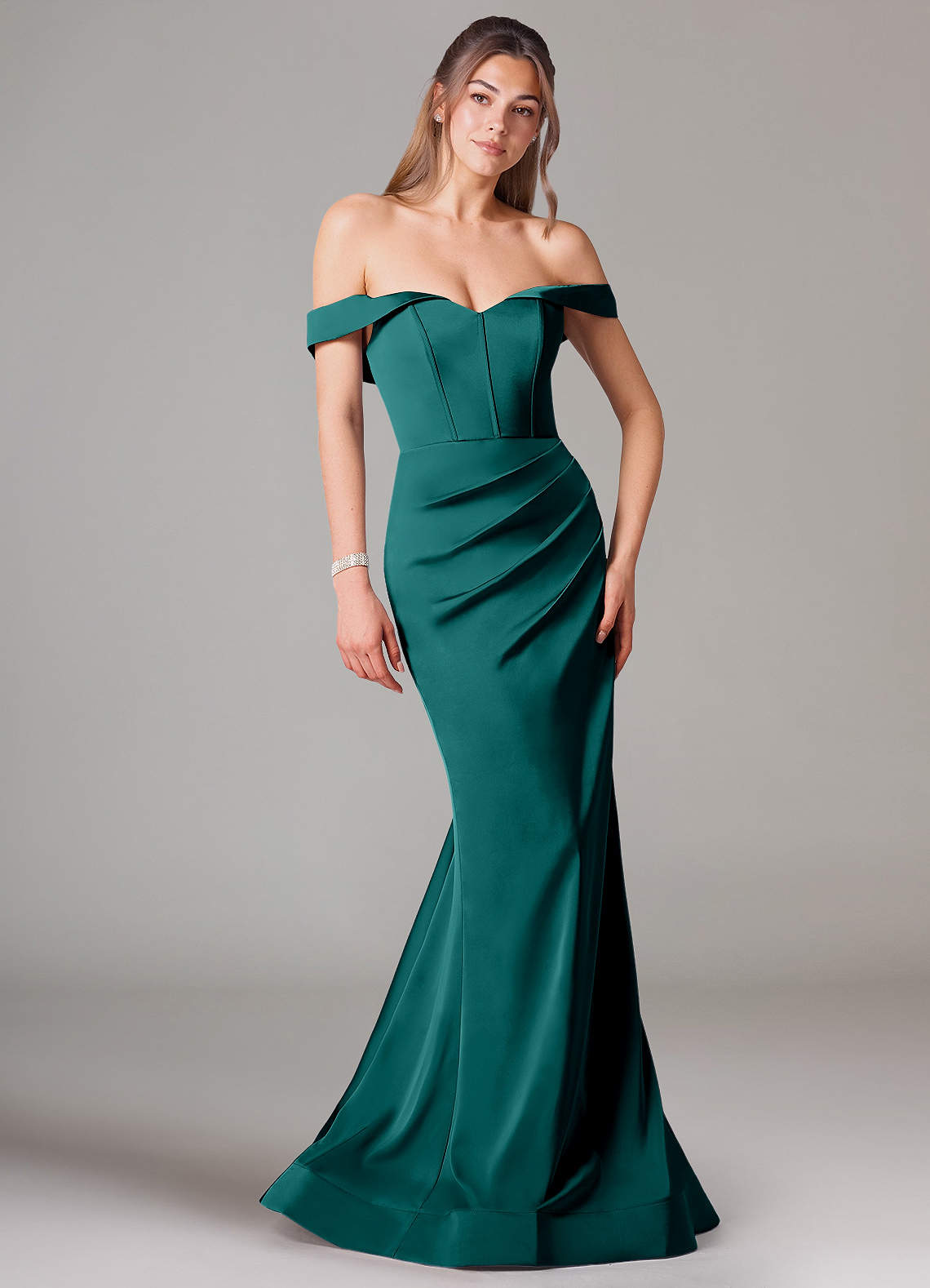 Azazie Everly Vestidos de damas de honor Vestido de Pavo Real de Satén Elástico de Corte Sirena Convertible con Vestidos sin tirantes image1