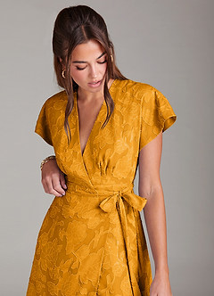Azazie Ling Robes de demoiselle d'honneur Robe Trapèze en Blumen-Burnout Plissée Caramel écossais image7