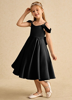 Azazie Favia Robe Demoiselle D'honneur Fillette Robe Trapèze en Mat Satiné Épaule décolletée Noir image6