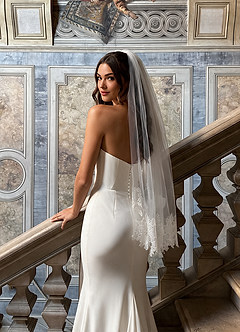 front Embroidered Floral Lace Hem Fingertip Length Veil
