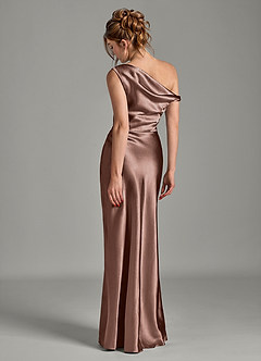 Azazie Emerson Jurken voor bruidsmeisjes Jurk van Metaalachtig Satijn met Zeemeermin Off-shoulder Espresso image2