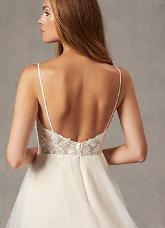 Azazie Tatiana Vestidos de novia Vestido de Blanco Diamante Champán de Tul de Corte en A con Lentejuelas cuello pico image8