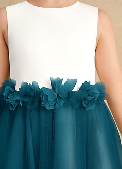Azazie Louisa Abiti da Ragazza di Fiori Abito A-Line in Tulle Senza Maniche Avorio Blu Inchiostro image6