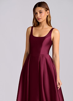 Azazie Amalie Robes de demoiselle d'honneur Robe Trapèze en Satin extensible Plissé Bourgogne image6