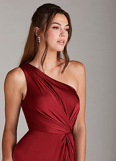 Azazie Brooke Robes de demoiselle d'honneur Robe Trapèze en Satin extensible Une épaule Écarlate image6