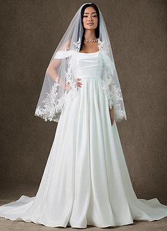 front Velo de encaje con borde de pétalos florecidos hasta la punta de los dedos