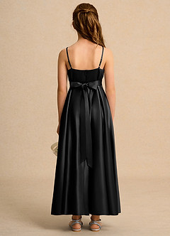 Azazie Pebbles Girl vestidos de niña de las flores Vestido de Negro de Satin Mate de Corte En A con Plisado image3