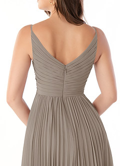 Azazie Raychelle Robes de demoiselle d'honneur Robe Trapèze en Mousseline de soie Col en V Taupe image3