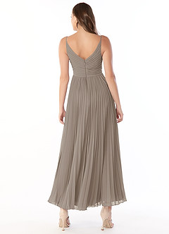 Azazie Raychelle Robes de demoiselle d'honneur Robe Trapèze en Mousseline de soie Col en V Taupe image2