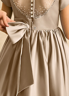 Azazie Toffee Abiti da Ragazza di Fiori Abito Stile Principessa in Raso Opaco Fiocco Taupe image7
