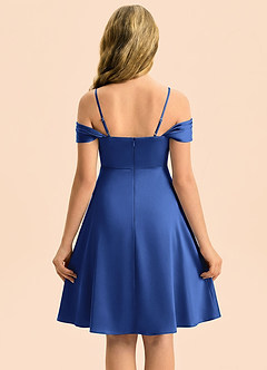 Azazie Anselie Junior Vestido Azul Real de Satén Elástico de Corte en A con Hombros descubiertos image2