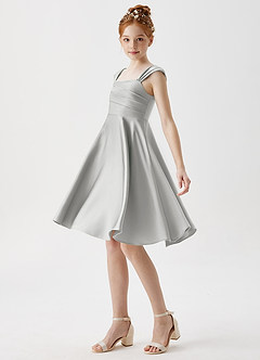Azazie Amira Junior A-Linie Plissee Stretch-Satin Kleid Silber image4
