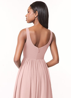 Azazie Keyla Robes de demoiselle d'honneur Robe Trapèze en Mousseline de soie Col V plissé Rose Poudré image4