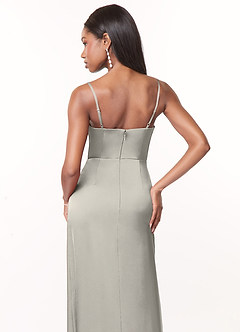 Azazie Maci Vestidos de damas de honor Vestido de Guijarro de Satén Elástico de Corte En A con Cuello en V plisado image3