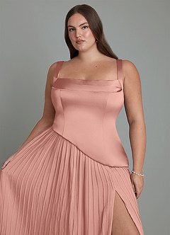 Azazie Stephanie Robes de demoiselle d'honneur Robe Trapèze en Satin extensible Plissé Rosette image9
