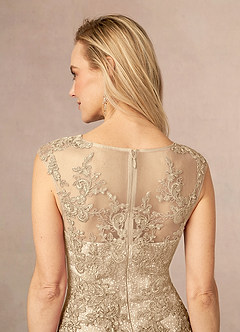 Azazie Flynn Mère de la mariée Robes Robe Trapèze en Tulle Col bateau dentelle Champagne image5
