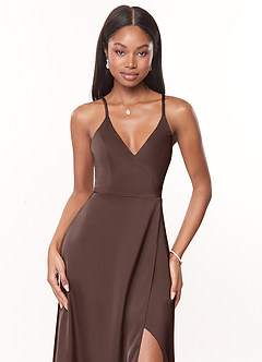 Azazie Maksim Robes de demoiselle d'honneur Robe Trapèze en Satin extensible Col en V Ganache image5