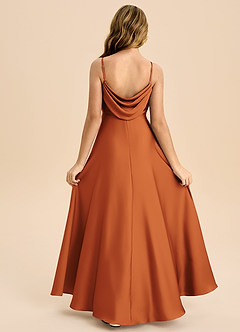 Azazie Bug Junior Robe Trapèze en Satin extensible Plissée Cannelle image1