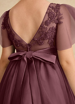 Azazie Queenie Robe Demoiselle D'honneur Fillette Robe Trapèze en Dentelle Sangria image6