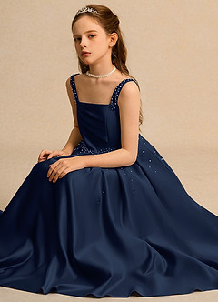 Azazie Mochi Girl Jurken voor bloemenmeisjes Baljurk Jurk van Mat Satijn Geplooid Donkere Marine image3