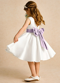Azazie Sosie Blumenmädchenkleider A-Linie Plissee Matte Satin Kleid Elfenbein Frostiges Flieder image4