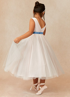 front Azazie matchande färg Satin Layered Bow Sash