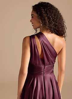 Azazie Charlize Brautjungfernkleider A-Linie One-Shoulder Metallischer Satin Kleid Cabernetrot image3