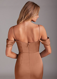 Azazie Saige Jurken voor bruidsmeisjes Jurk van Stretch Satijn met Kolom Off the Shoulder Bronzeertint image8