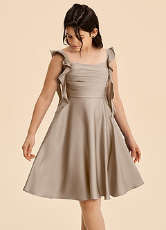 Azazie Kira Junior Vestido de Gris Pardo de Satén Elástico de Corte en A con Volante image4