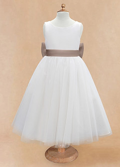 Azazie Kavi Blumenmädchenkleider A-Linie Schleifen Matte Satin Kleid Elfenbein Taupe image7