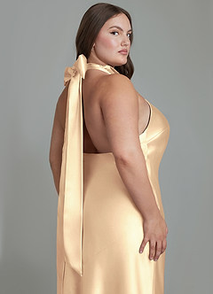 Azazie Velli Vestidos de damas de honor Vestido Oro de Satén Metálico de Corte Recto con Cuello alto image14