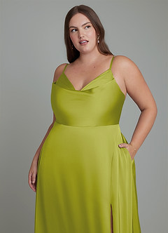 Azazie Sarella Robes de demoiselle d'honneur Robe Trapèze en Satin extensible Plissé Citronnelle image8