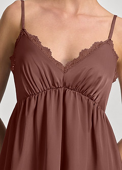 front Ensemble pyjama caraco et short en satin avec col en dentelle et buste à volants