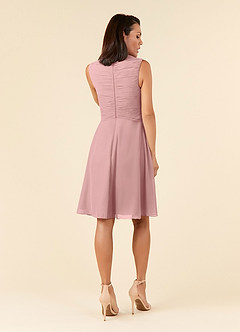 Azazie Theron Mère de la mariée Robes Robe Trapèze en Mousseline de soie Col V plissé Rose Poussiéreuse image2
