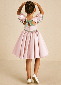 Azazie Sugar Plum Robe Demoiselle D'honneur Fillette Robe Trapèze en Mat Satiné Arc Rose Poudré Sauge Poussiéreuse image1