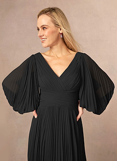 Azazie Zahara Mère de la mariée Robes Robe Trapèze en Mousseline de soie Col V plissé Noir image5