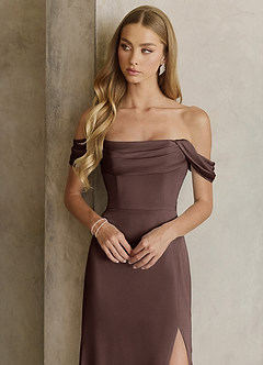 Azazie Saige Robes de demoiselle d'honneur Robe Fourreau en Satin extensible Épaule décolletée Ganache image2