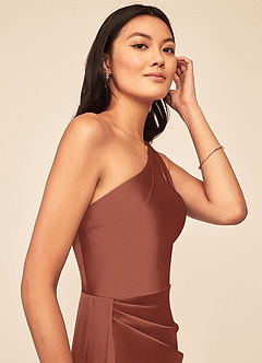 Azazie Maron Robes de demoiselle d'honneur Robe Trapèze en Satin extensible Epaule unique Auburn image6