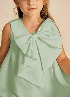 Azazie Zoey Blumenmädchenkleider A-Linie Schleifen Matte Satin Kleid Staubiger Salbeigrün image2