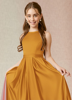 Azazie Arianthe Junior Robe Trapèze en Mat Satiné avec poches Caramel écossais image5