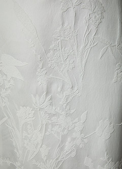 Azazie Shivon Robes de mariée Robe Fourreau en Jacquard Floral Sans bretelles Blanc De Diamant image7