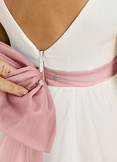 Azazie Kavi Blumenmädchenkleider A-Linie Schleifen Matte Satin Kleid Elfenbein Altrosa image6