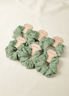 front Matchande färg brudtärne chiffong överstorlek scrunchie set