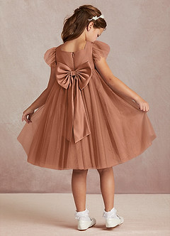 Azazie Kalio Robe Demoiselle D'honneur Fillette Robe Trapèze en Tulle avec manches Bronze image1